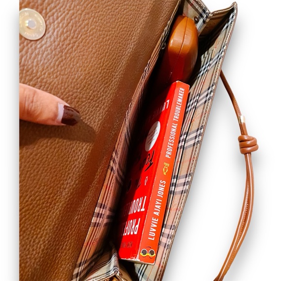 BURBERRY large Leather Clutch Crossbody 🤎 - Picture 7 of 12